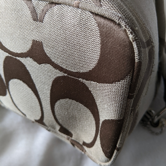 Coach Signature Hand bag - Picture 16 of 16